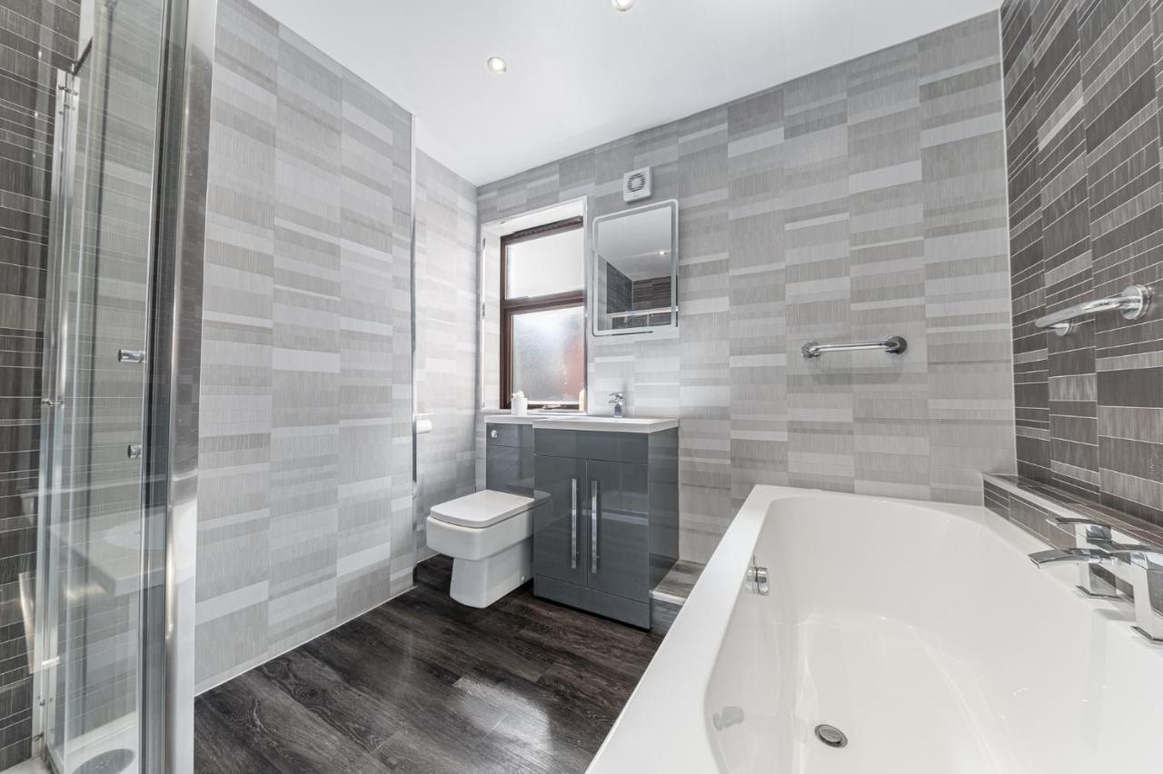 Stylish Luxury Large 4Br Kingbed Apartment Barrow-in-Furness Exterior photo